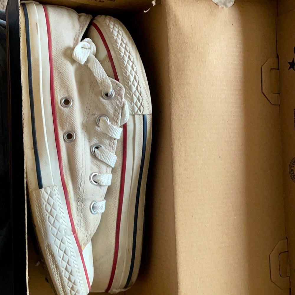 Converse - Picture 2 of 5